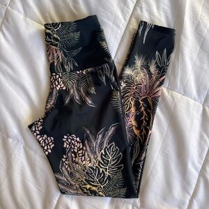 Onzie Size Small/Medium Floral Patterned Leggings In Great Condition